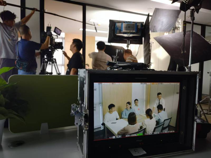 广陵区TVC拍摄公司：科技产品视觉化大师，诠释未来感与功能美学